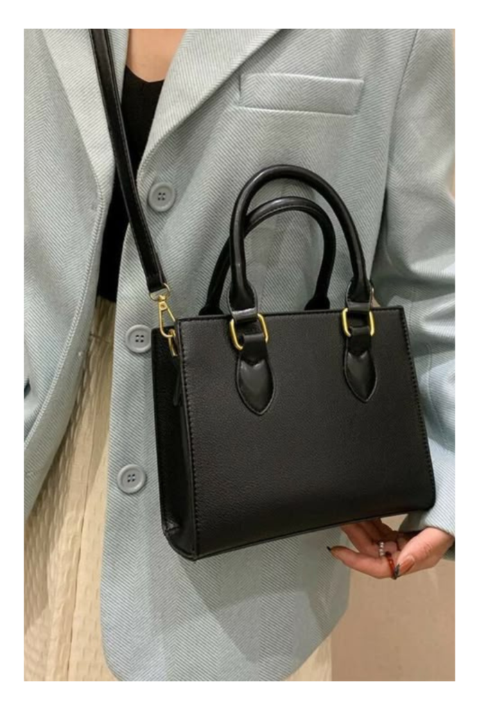 sac noir est parfait pour les femmes qui aiment allier style et praticité